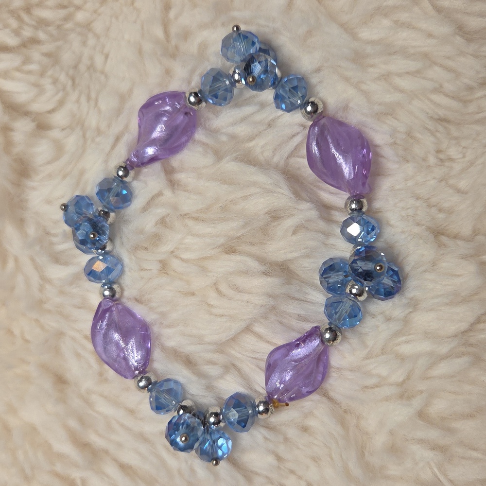 Lavender Purple and Blue Cluster Beaded Bracelet - Picture 3 of 4
